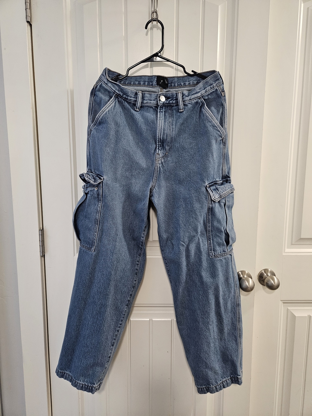 H&M Men's Relaxed Cargo Jeans in Faded Blue